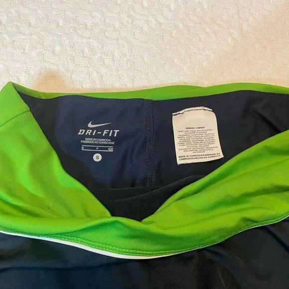 Nike‎ Black and Green Athletic Skater Skirt - Picture 6 of 7